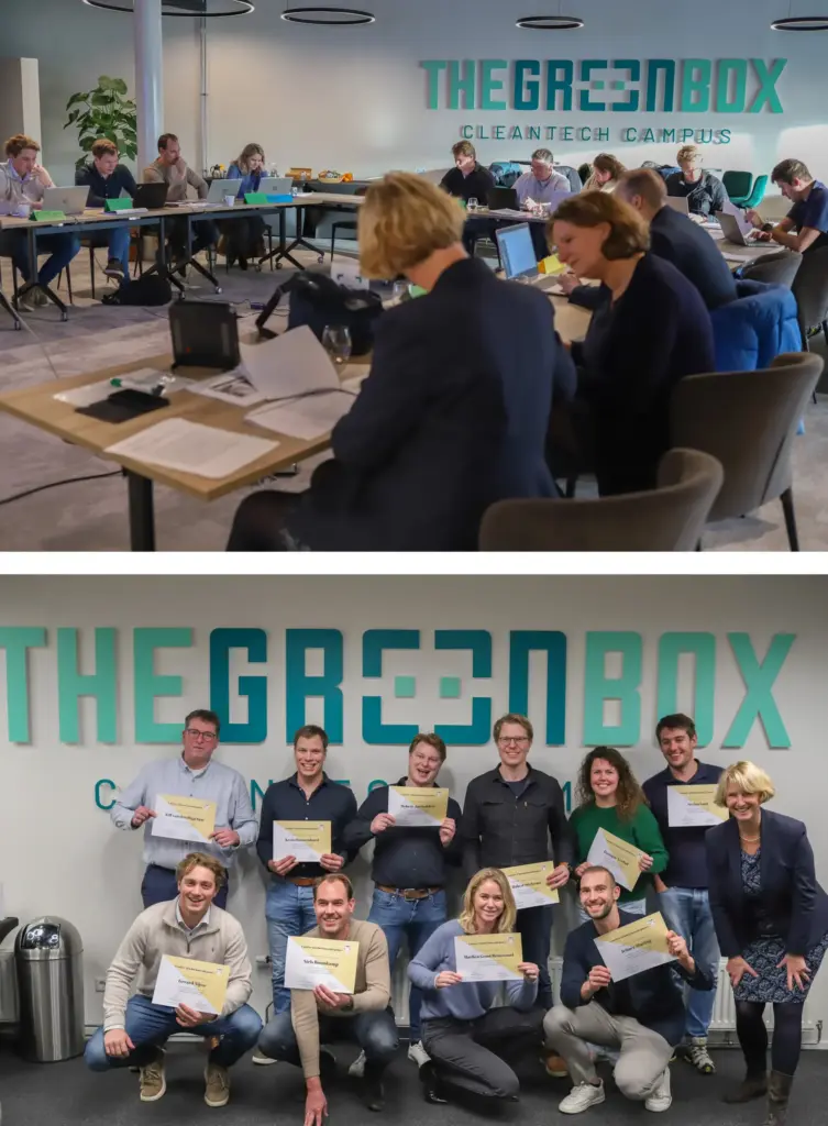 Studenten werken met laptops op The Greenbox Cleantech Campus en groepsfoto met certificaten bij afstudering AI training