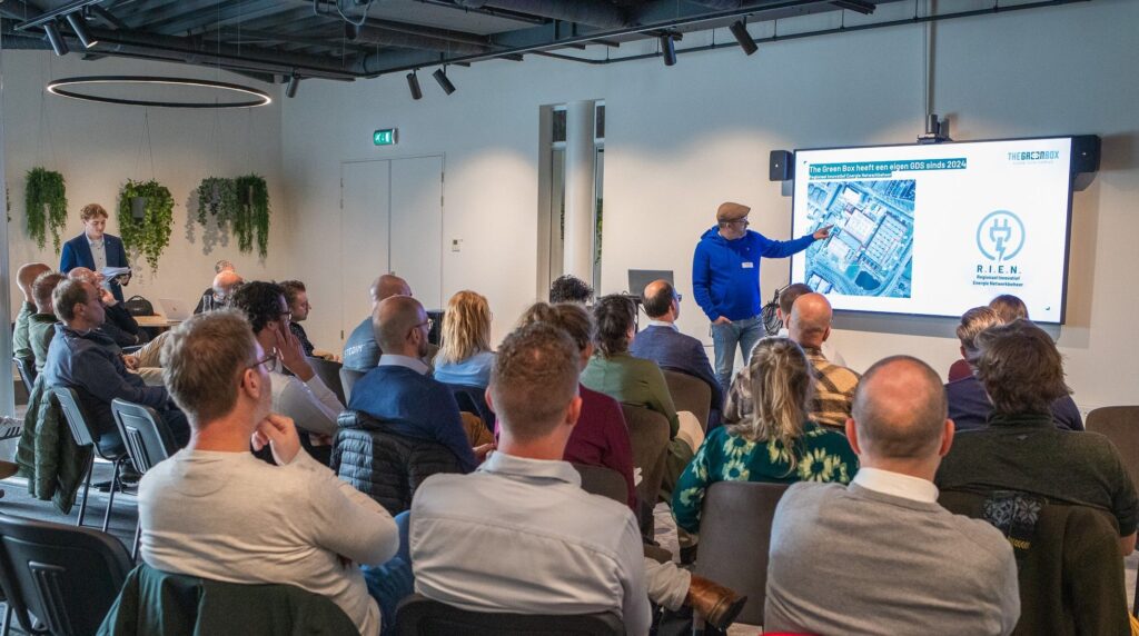 Rien Veldsink presenteert aan volle zaal over eigen GDS
