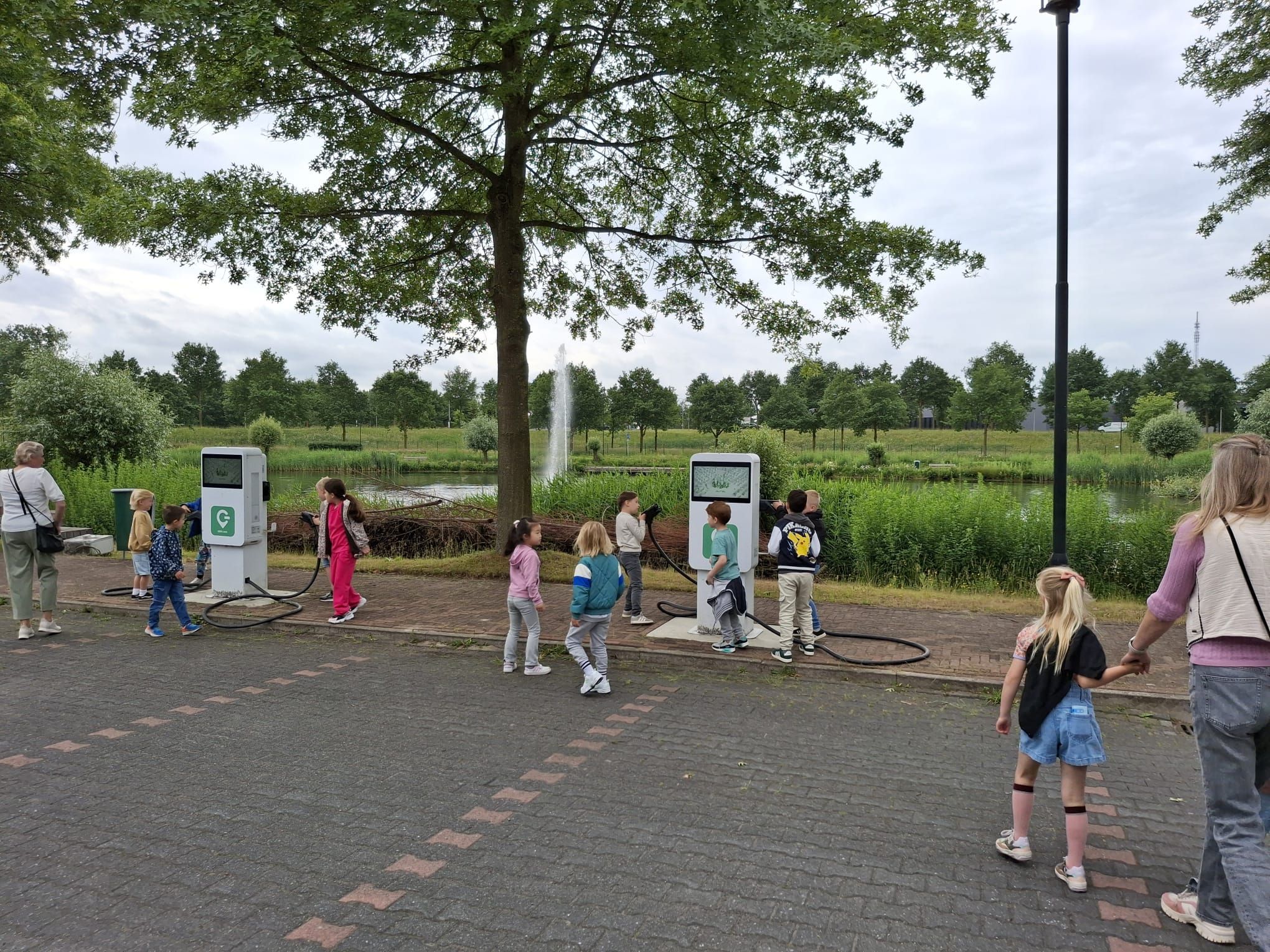 Kinderen van groep 2 tot en met 8 gingen op ontdekkingsreis door “De Groene Fabriek” en maakten kennis met duurzame mobiliteit.